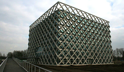 The Atlas building is part of the Centrum de Born campus